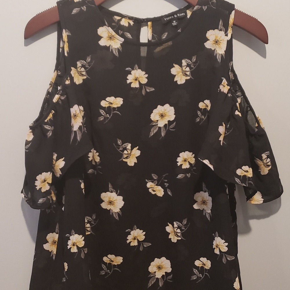 Violets & Roses Emberly Cold Shoulder Top - Picture 5 of 5
